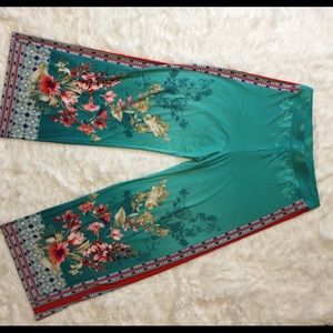 Women’s Size Large Aqua and Multi Colored Floral